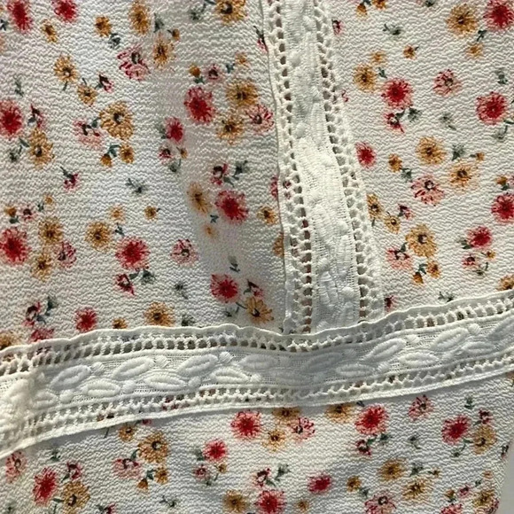 Monteau Cream Floral Top - Picture 3 of 7